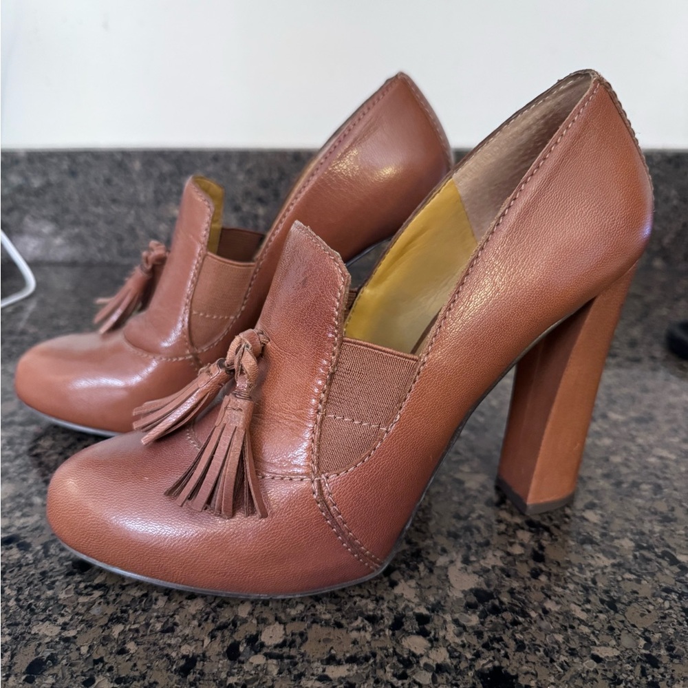 Nine West size 7 heels.